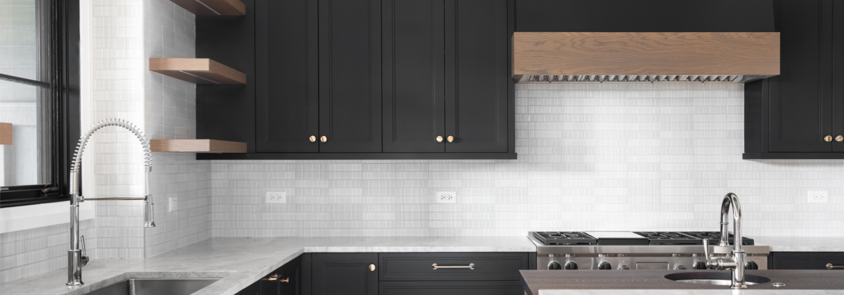 Kitchen Room Interior With Tile Back Splash Trim Stock Photo - Download  Image Now - Apartment, Appliance, Architecture - iStock